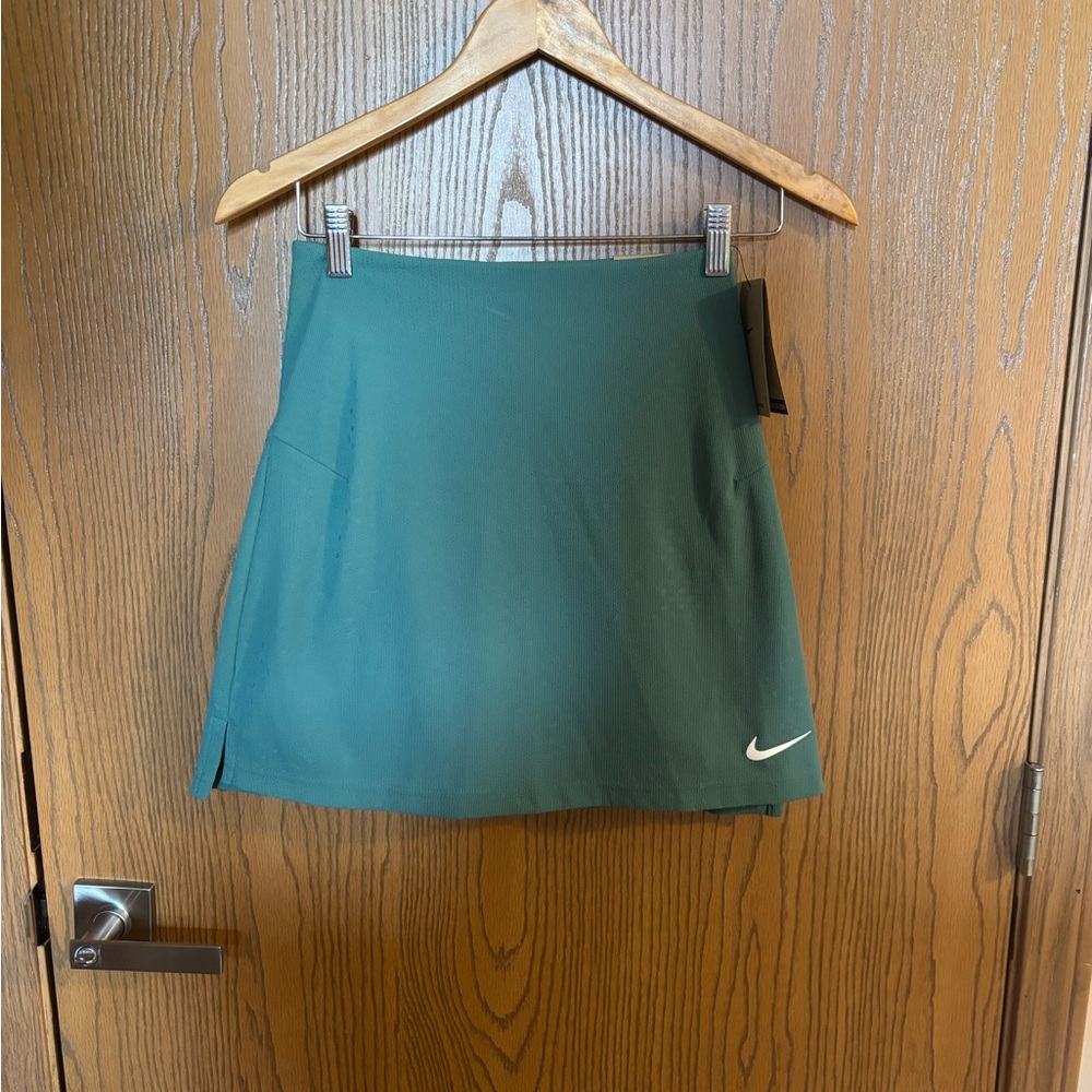 Women’s XS Nike Dri Fit Golf Skort Skiet with built in Shorts NWT